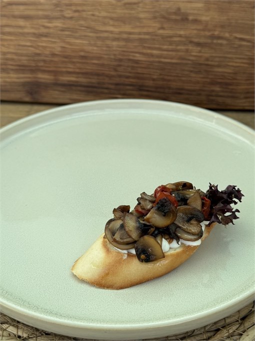 Мини-брускетта с шампиньонами и трюфельным маслом 10231