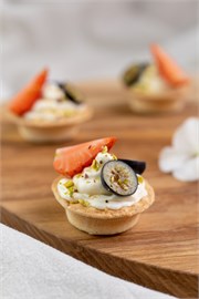 {{photo.Alt || photo.Description || 'Тарталетка мягкий сыр с джемом и ягодой'}}