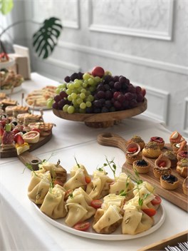 {{photo.Alt || photo.Description || 'Блинный мешочек с куриным филе'}}