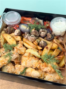 {{photo.Alt || photo.Description || 'Шашлычки из куриного филе в копчёной паприке с запеченными овощами'}}