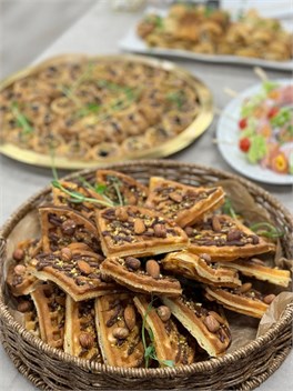 {{photo.Alt || photo.Description || 'Вафля венская с шоколадом и орешками'}}