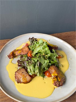 {{photo.Alt || photo.Description || 'Салат с индейкой и манго-соусом'}}